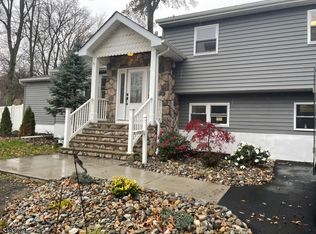 3 School St, Green Brook, NJ 08812