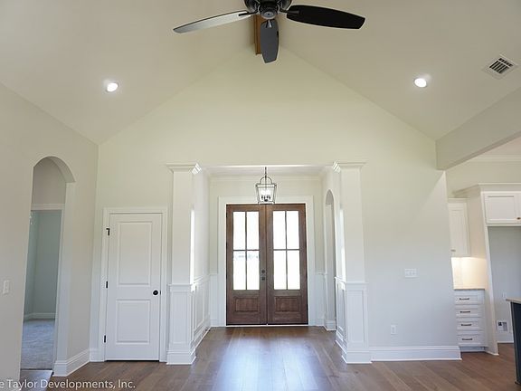 4th image of 7321 Shadow Creek Dr