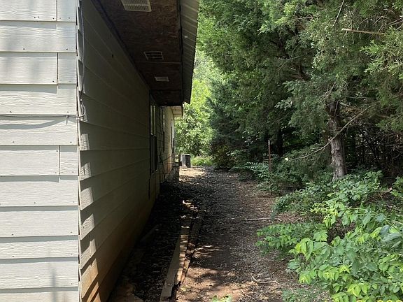 5th image of 2822 E Paradise Ln