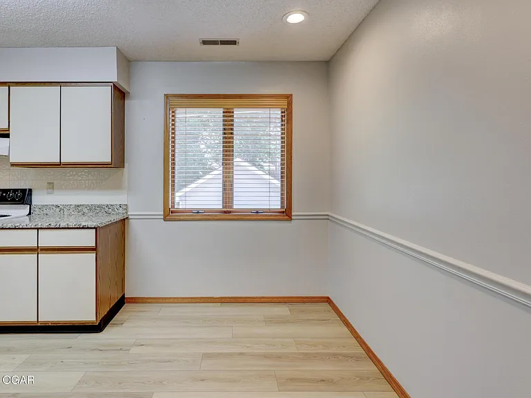 416 W Spring St #1 — Photo 6