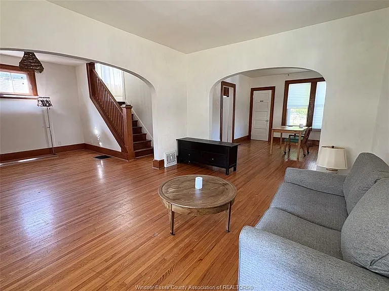 855 Edward Ave — Photo 11