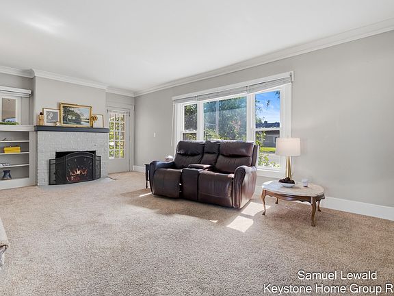 5th image of 213 E Milham Ave
