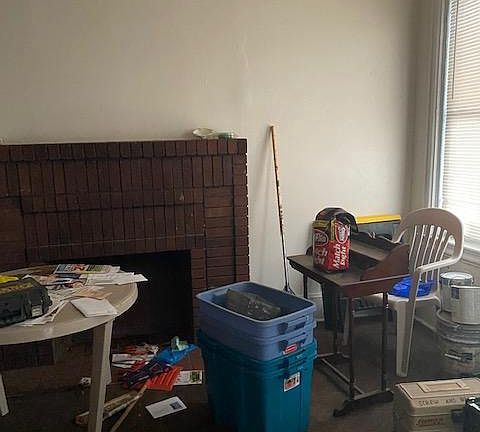 3rd image of 818 N Lombard St
