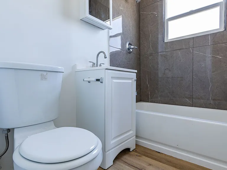 South Kenmore Apartments — Photo 12