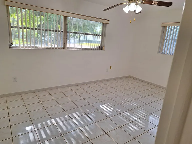 6330 SW 65th Ave — Photo 8