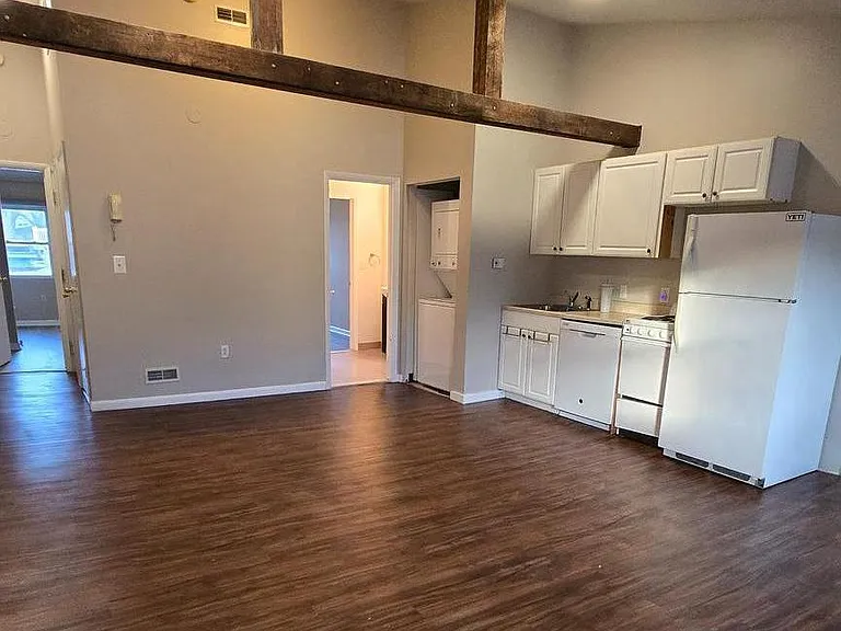 4303 Main St #3 — Photo 1