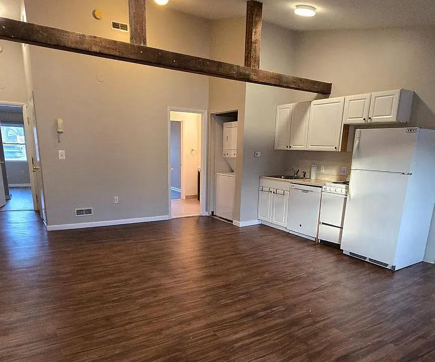 4303 Main St #3