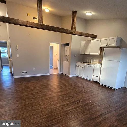 4303 Main St #3 Photo 1