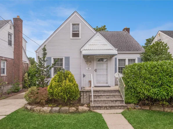 25 Hull Avenue, New Hyde Park, NY 11040