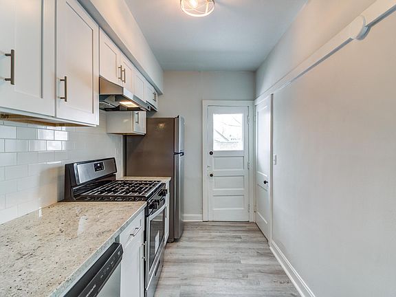 3rd image of 2031 Chesterland Ave #2