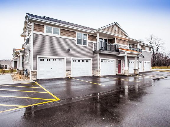 3rd image of 824 Woodfield Dr APT 12
