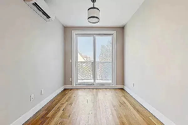 Rented by EXR | media 5