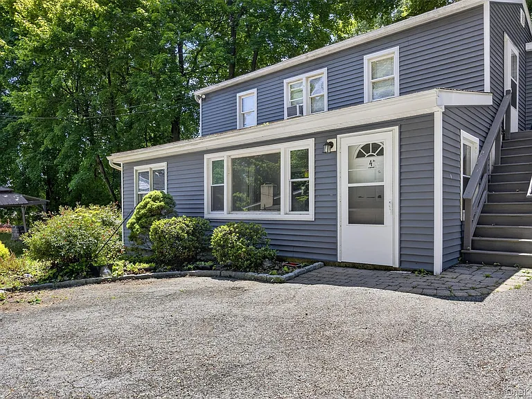 4 Riverview Ave #1 — Photo 2