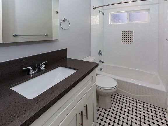 4th image of 905 E Garfield Ave #10