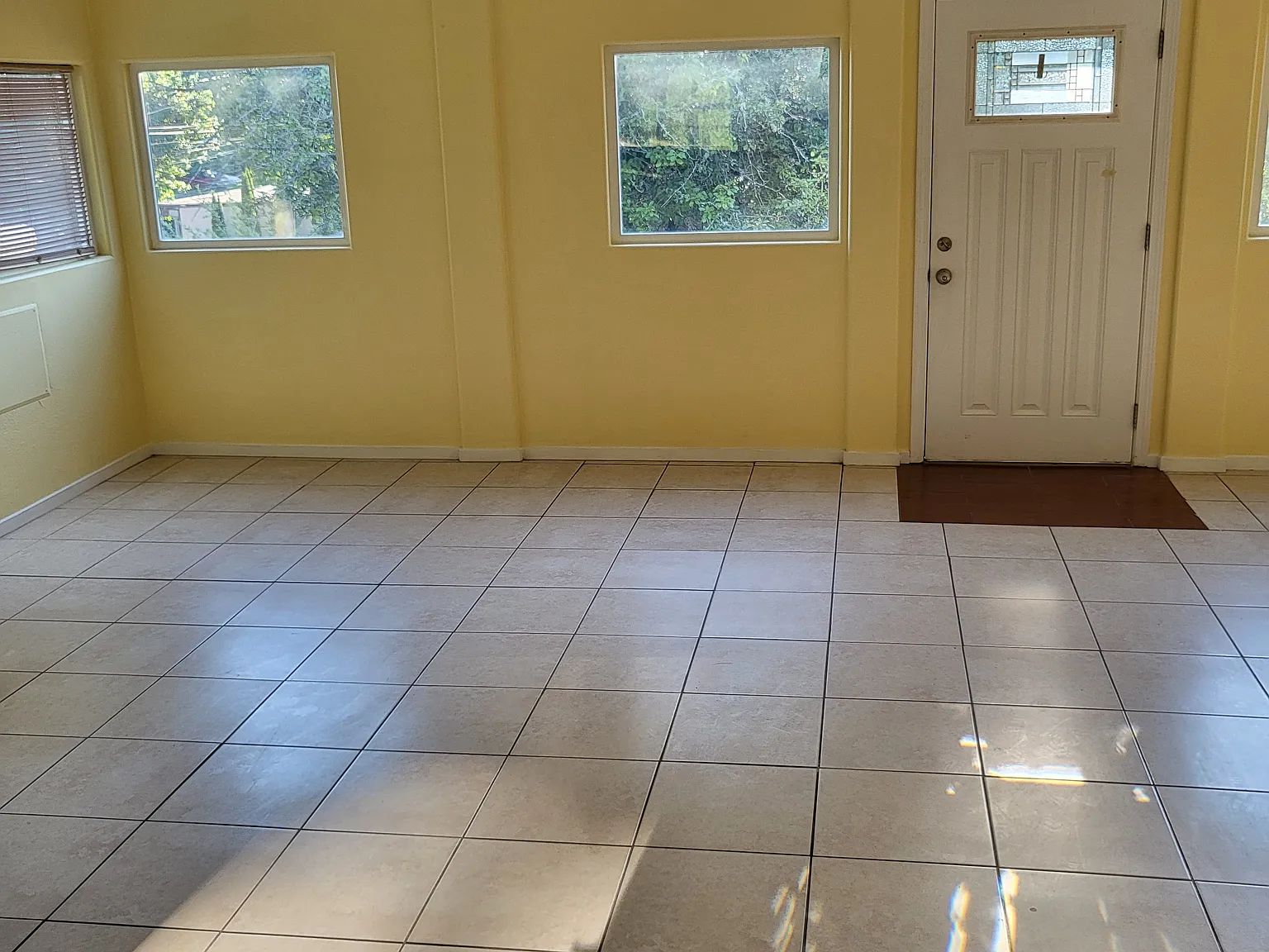 4 bed, 2400 sqft, $3,400 — Photo 1