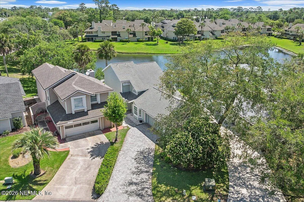 3 bed, 2.5 bath, 1558 sqft, $6,000 — Photo 4