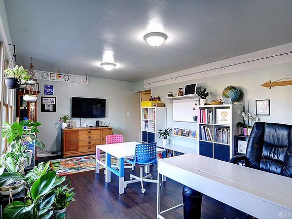 4th image of 4022 Woodridge Dr