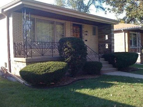 526 Morris Ave photo 1