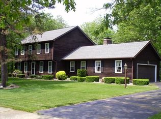 28 Oak Hollow Dr, Longmeadow, MA 01106