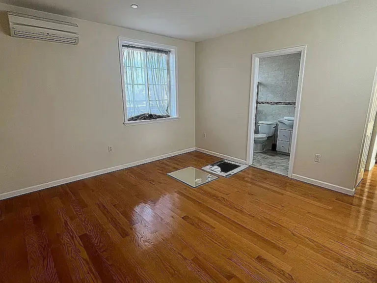 98 Bay 20 St #2 — Photo 4