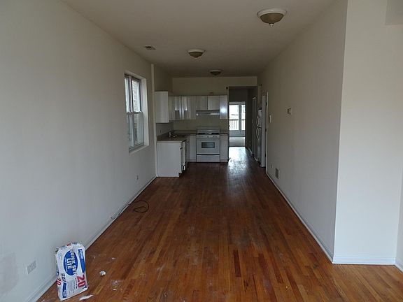 2nd image of 2039 W Superior St #201