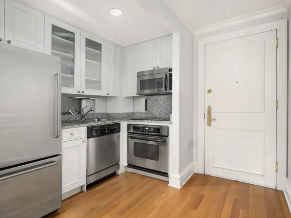 502 Park Avenue image 4 of 7