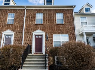 976 Hartford Village Blvd, Columbus, OH 43228