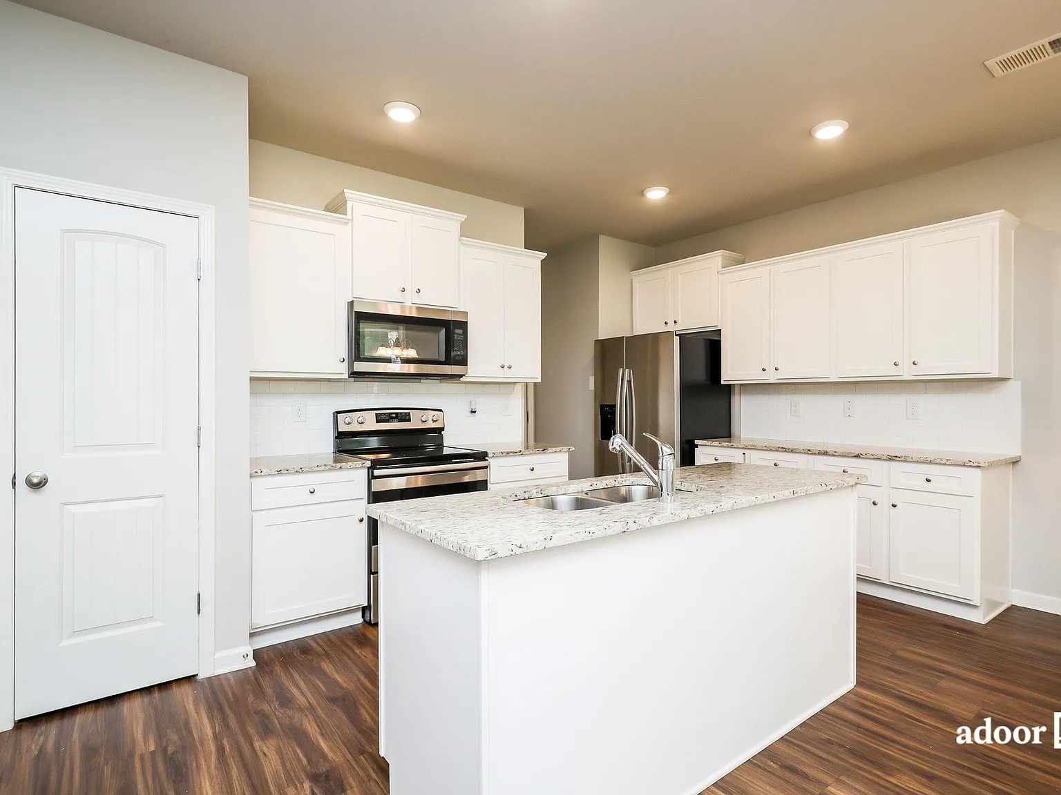 4 bed, 2.5 bath, 1705 sqft, $2,045 — Photo 3