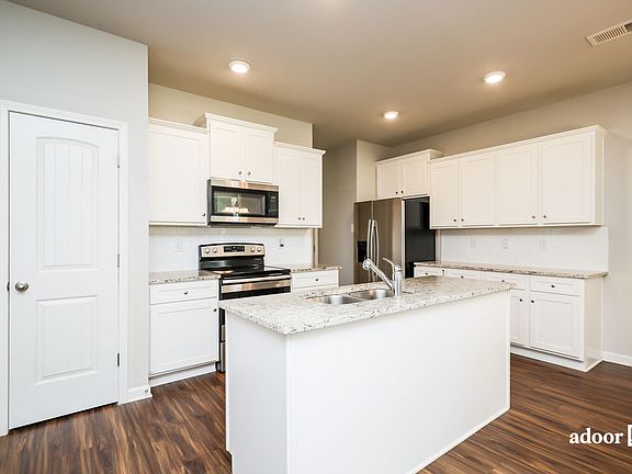 3rd image of 1331 Bass Ln