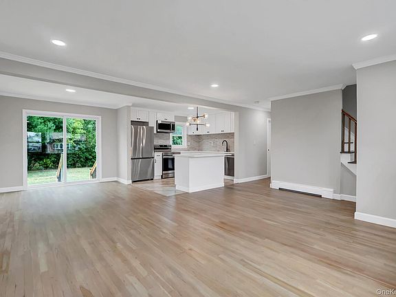 4th image of 792 Highview Avenue