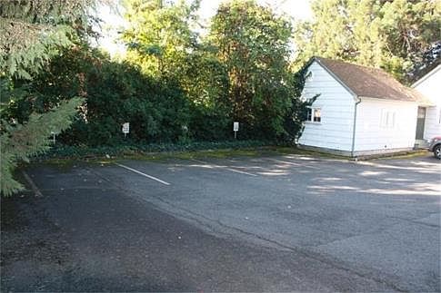2nd image of 42 Hawthorne St
