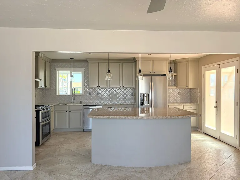 66 W James Pl — Photo 2