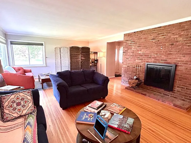 940 Corwin Rd — Photo 10