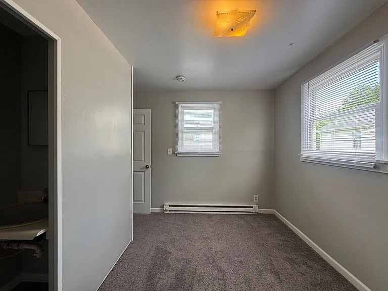 319 E College St — Photo 4