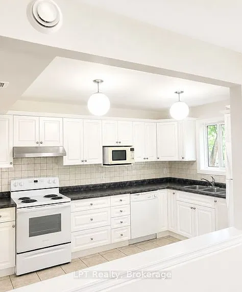 208 Centre St S #201 — Photo 6