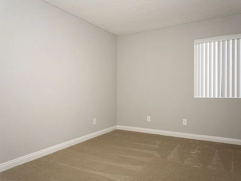 321 N Cedar St — Photo 51