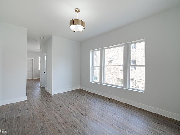 4th image of 7052 S Vernon Ave #2