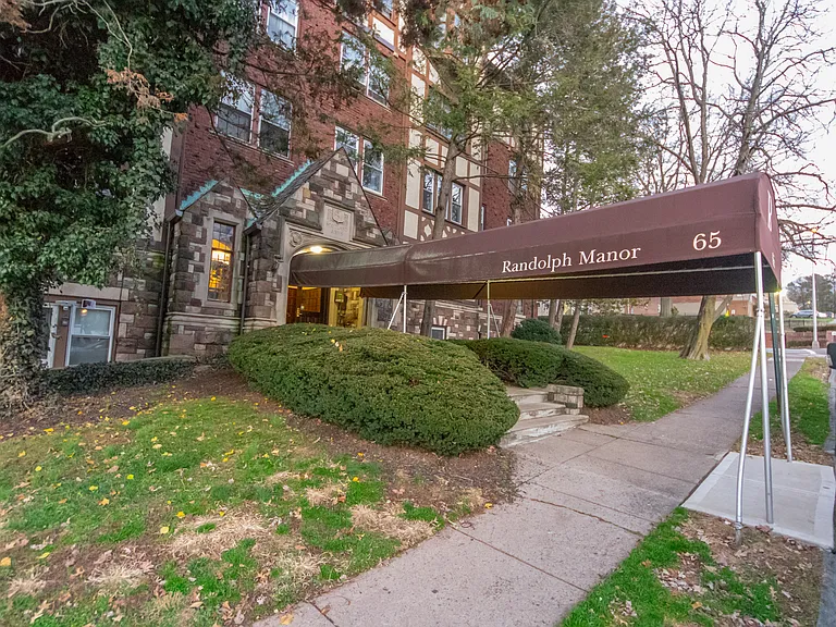 Randolph Manor Apartments — Photo 9
