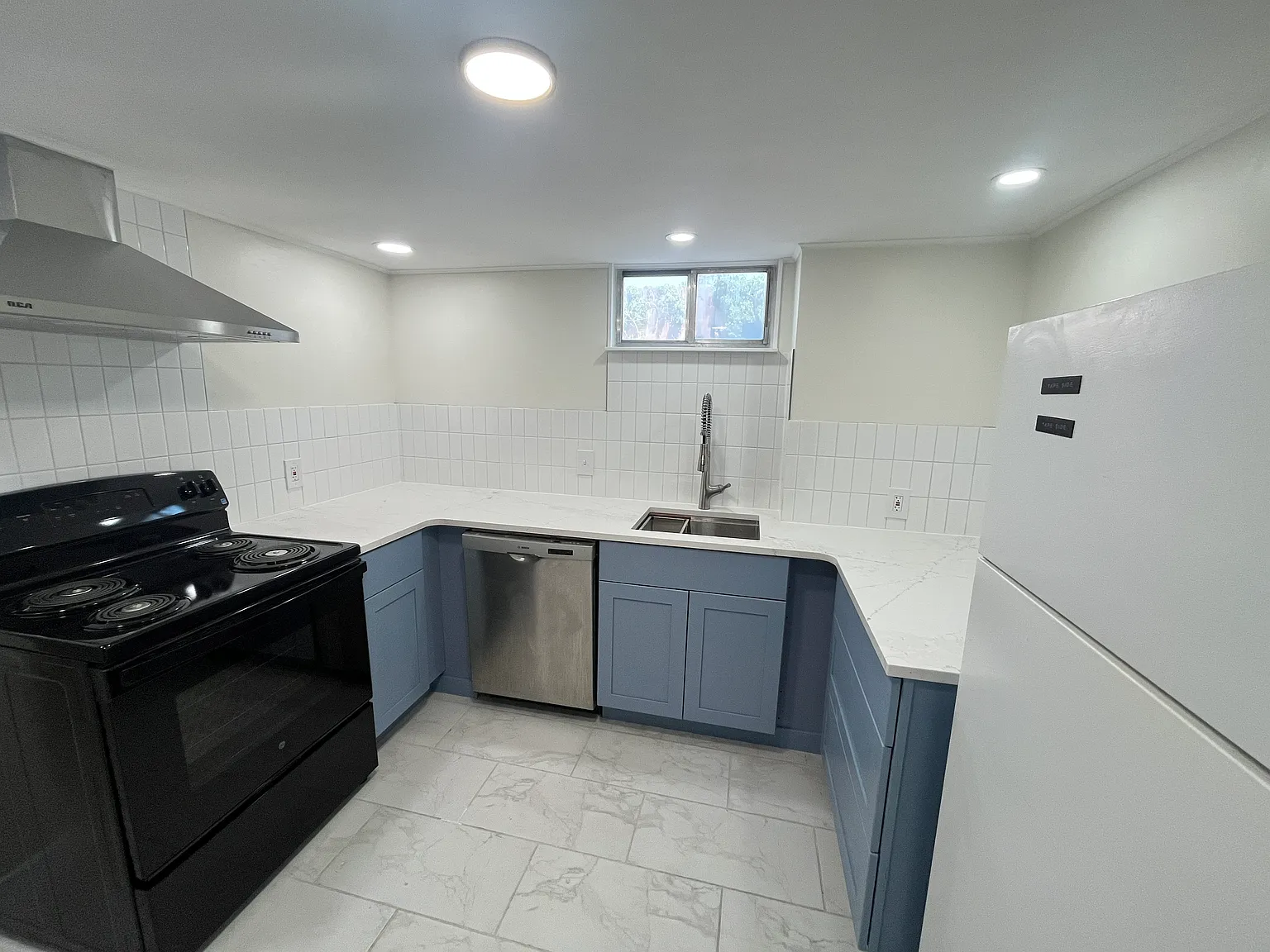 Hillcrest Basement Apartment — Photo 3