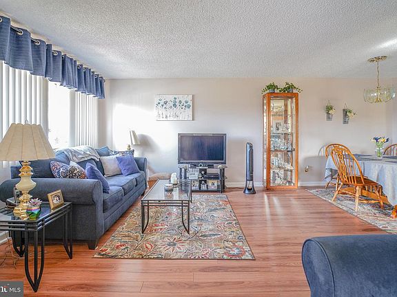 5th image of 1231 Hemlock Dr