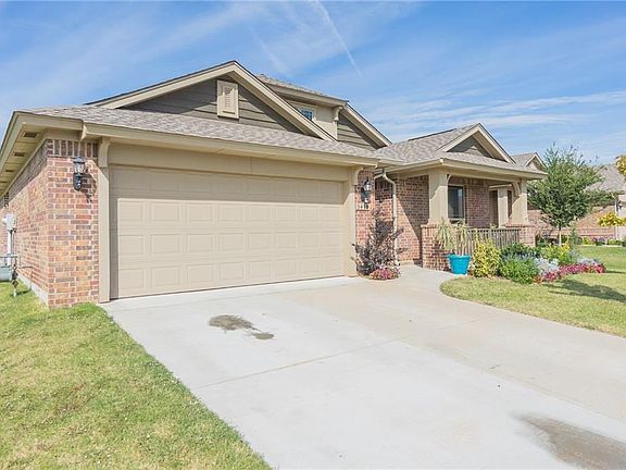 3rd image of 3418 Bergen Peak Dr
