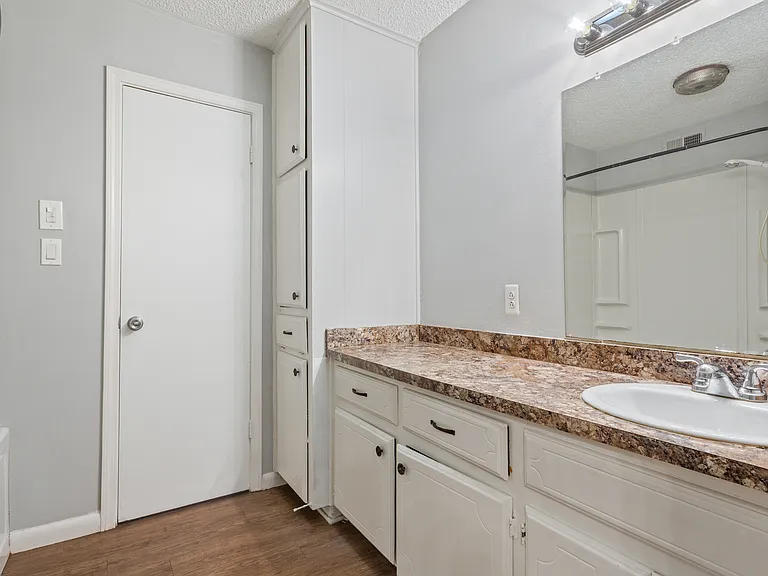 407 Crescent St — Photo 14