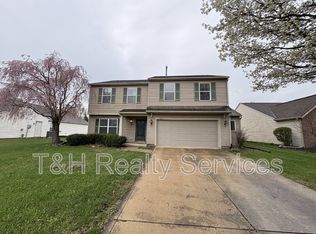 6277 Canterbury Dr, Zionsville, IN 46077