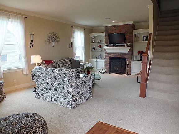 5th image of 83 Knollwood Pkwy