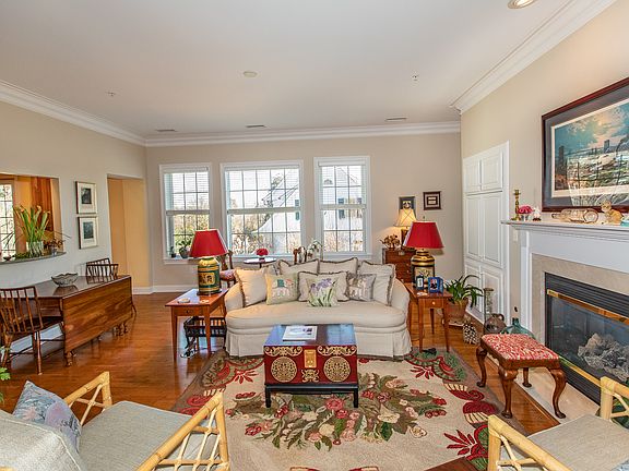 Crown, chair rail finishes