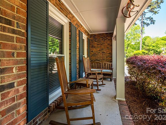 3rd image of 305 Port Royal Dr
