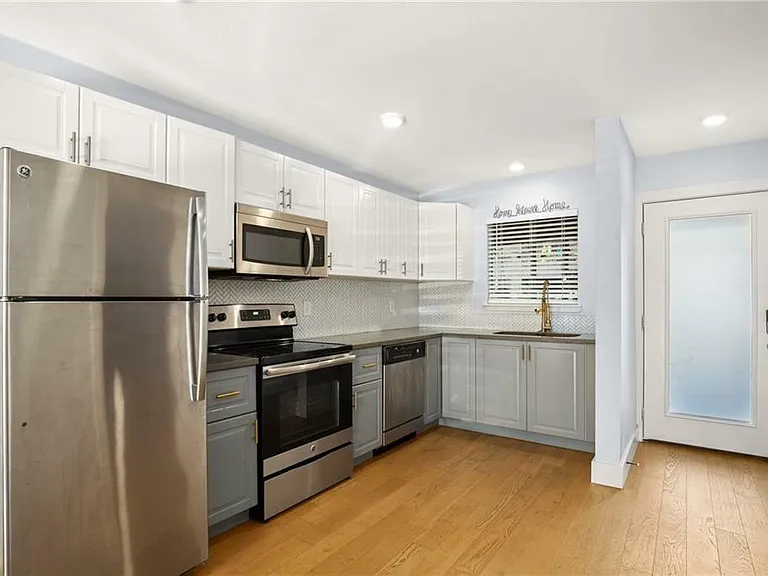 909 Reinli St #142 — Photo 4