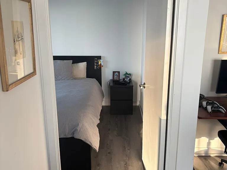 11 Wellesley St W #3208 — Photo 10
