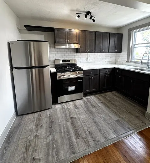 2 bed, 699 sqft, $1,975 — Photo 3