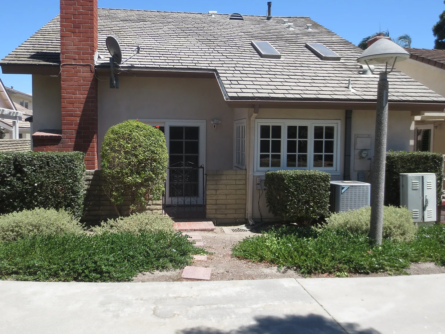 3 bed, 1425 sqft, $5,950 — Photo 4